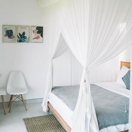 Airsatang Three Palms Surf & Stay Medewi المظهر الخارجي الصورة