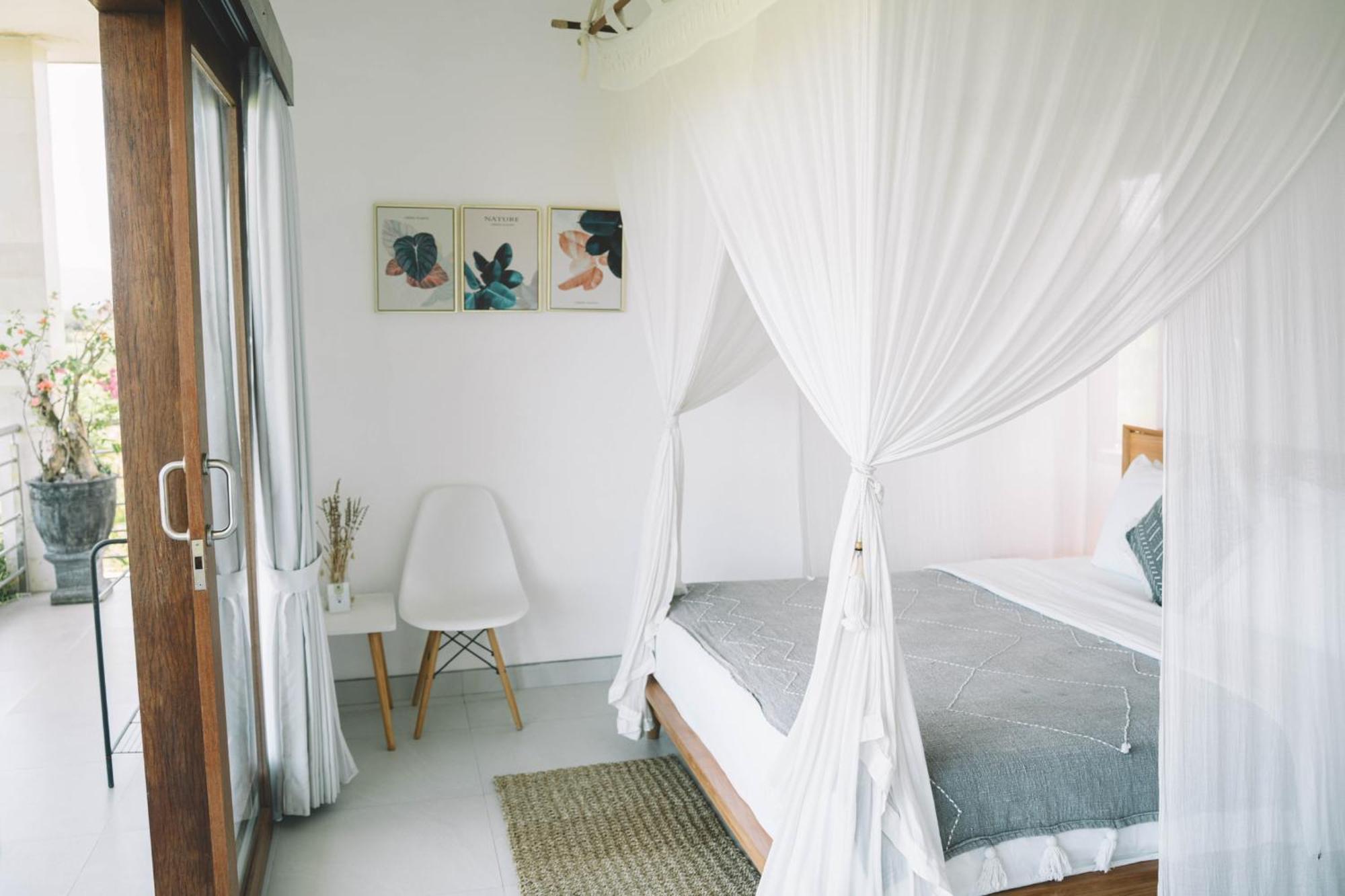 Airsatang Three Palms Surf & Stay Medewi الغرفة الصورة