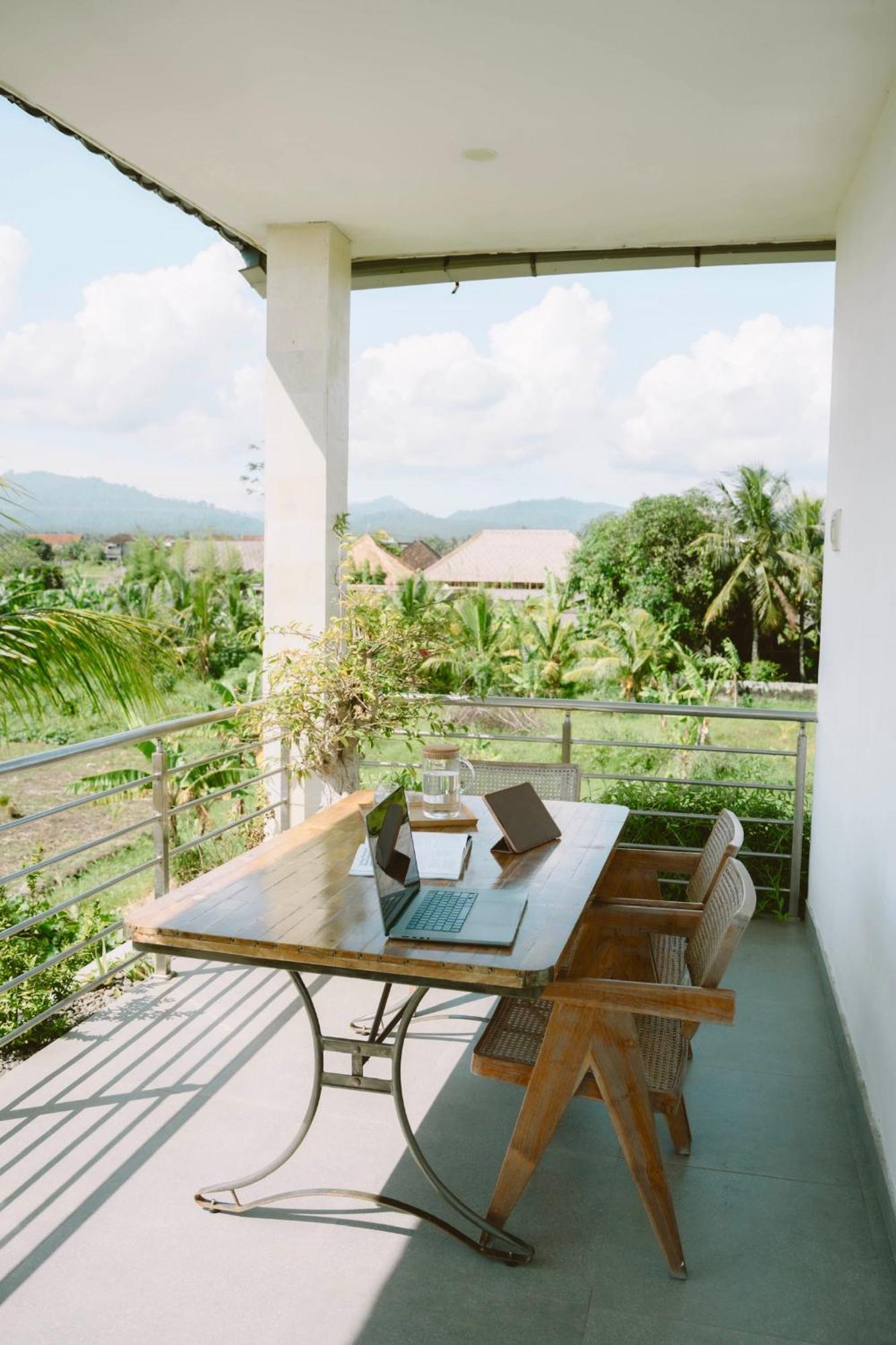 Airsatang Three Palms Surf & Stay Medewi المظهر الخارجي الصورة